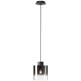 Beth Ø20 Rökfärgad taklampa från Brilliant - Beth pendel &auml;r ett blickf&aring;ng som passar perfekt &ouml;ver matbordet och skapar en st&auml;mningsfull belysning i hemmet.