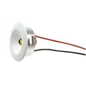 Mini Downllight 3000K Ø3,2 Vit från Designlight - Denna downlight ger ett snyggt accentljus med 105 graders spridning och ljusfl&ouml;de p&aring; 115 lumen, med sin l&aring;ga inbyggnad p&aring; 14mm kan downlighten anv&auml;ndas f&ouml;r inf&auml;llt montage i hyllor, sk&aring;p, f&ouml;nstersmyg och mycket mer.