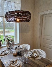Savanna Ø57 Brun taklampa från Aneta Lighting - Savanna taklampa &auml;r en naturlig och jordn&auml;ra lampa som &auml;r perfekt f&ouml;r det moderna, skandinaviska hemmet.