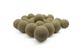 Irislights Sand Beige 20 bollar Sand från Irislights - Skapa en mysig och dekorativ st&auml;mning med denna ljusslinga med bollar i m&ouml;rk beige f&auml;rg fr&aring;n Irislights.