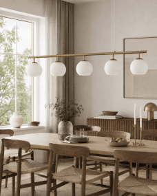 Globi 5 120cm Borstad mässing/vit taklampa från Nordic Lighting - Metallupph&auml;ngningen i borstad m&auml;ssingfinish ger ett elegant och grafiskt uttryck, medan de fem runda kuporna i opalglas sprider ett behagligt och j&auml;mnt ljus i rummet.