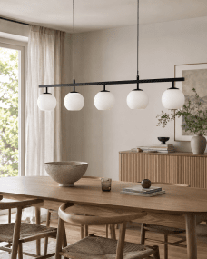 Globi 5 120cm Svart/vit taklampa från Nordic Lighting - Globi 5 blir ett dekorativt blickf&aring;ng som passar lika bra i moderna hem som i mer klassiska milj&ouml;er.