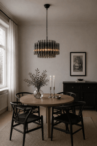 Lancaster Ø54 Rökfärgad taklampa från Lampan - Lancaster &auml;r en elegant taklampa som kombinerar moderna material med en exklusiv karakt&auml;r.