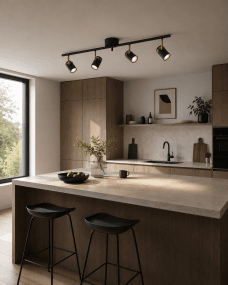 Lynx 4 Svart spotlight från Nordic Lighting - Lynx &auml;r en elegant spotlight med industriell design i svart metall med m&auml;ssingdetaljer.
