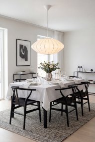 Josefine Ø50 Vit taklampa från Aneta Lighting - Josefine takpendel &auml;r en elegant lampa med en mjuk och harmonisk form som ger rummet ett behagligt uttryck.