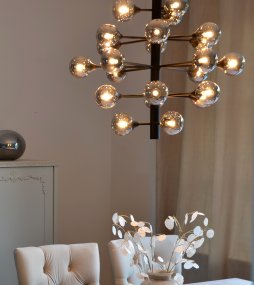 Cosmos Ø68 Rökgrå taklampa från Aneta Lighting - Cosmos taklampa i svartlackerad metall med 24 sotade glaskupor.