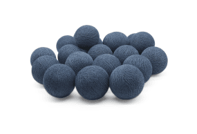 Irislights Vintage Blue 20 bollar Blå från Irislights - De handgjorda bollarna &auml;r tillverkade av tunt, handf&auml;rgat garn och milj&ouml;v&auml;nligt lim, vilket g&ouml;r varje slinga unik.