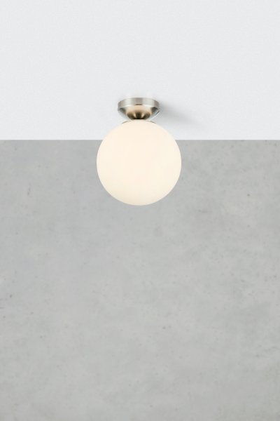 Stintino Ø20 Vit badrumslampa från Markslöjd - Den klassiska formen och det vita glaset ger ett mjukt och behagligt sken.