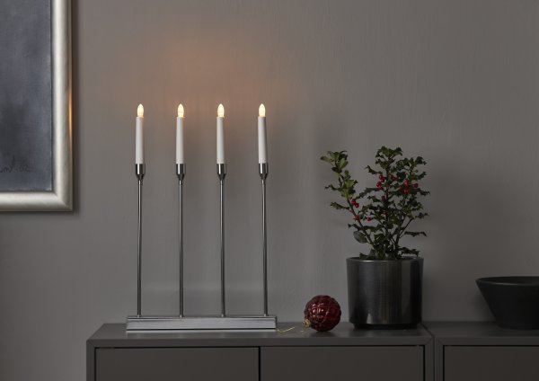 Lottie Krom från Star Trading - Modern batteri driven adventsljusstake i krom f&auml;rg, tillverkad i metall.