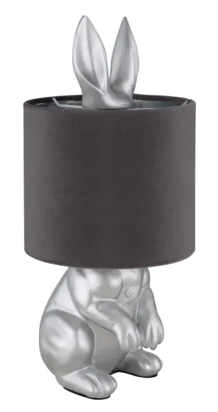 Rabbit 40cm Silver bordslampa från Globo Lighting - Med en silverf&auml;rgad kaninfigur som bas och en elegant gr&aring; sammetsk&auml;rm kombinerar den lekfull design med sofistikerad stil.