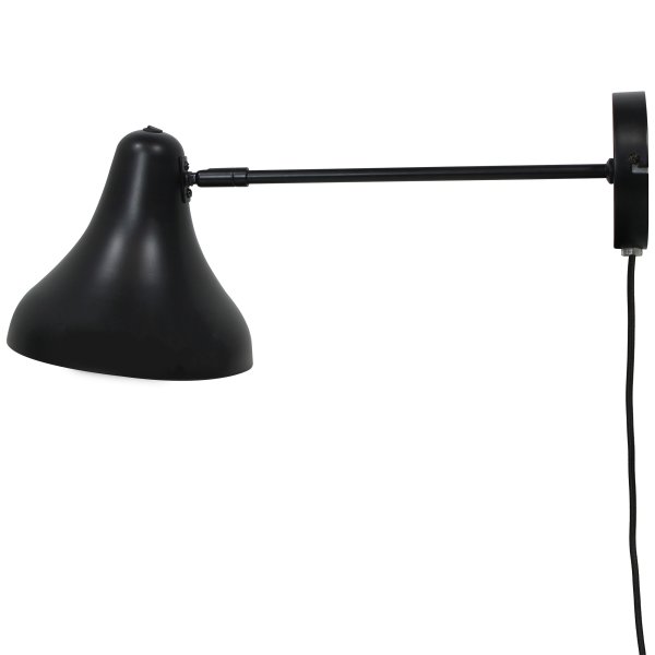 Tokyo 32cm Svart vägglampa från Dyberg Larsen - Den minimalistiska formen och industriella k&auml;nslan g&ouml;r Tokyo till en diskret men elegant inredningsdetalj som sm&auml;lter in i b&aring;de moderna och klassiska milj&ouml;er.
