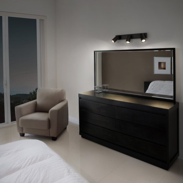 Octagon 3 Svart spotlight från Ledvance - Den n&auml;tta formen i kombination med de r&ouml;rliga spotlightsen g&ouml;r den m&aring;ngsidig och passar in i alla hem och stilar.