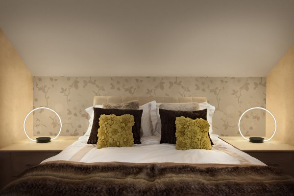 Aura 35cm Svart bordslampa från Ledvance - Lampan &auml;r 3 stegs dimbar med touch-str&ouml;mbrytaren p&aring; lampfoten s&aring; du kan justera ljusstyrkan efter behov.