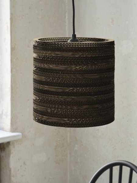 Cardboard Cylinder Ø25 Brun taklampa från Osram - Cardboard &auml;r en simpel pendel med h&aring;llbar design.