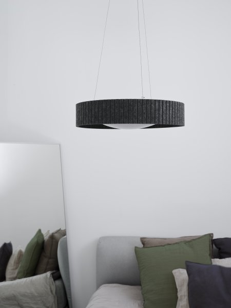 Felt Cylinder Ø50 Mörkgrå taklampa från Ledvance - Dekorativ pendel med sk&auml;rm gjord av filt vilket ger en ett bl&auml;ndfritt ljus ner&aring;t.