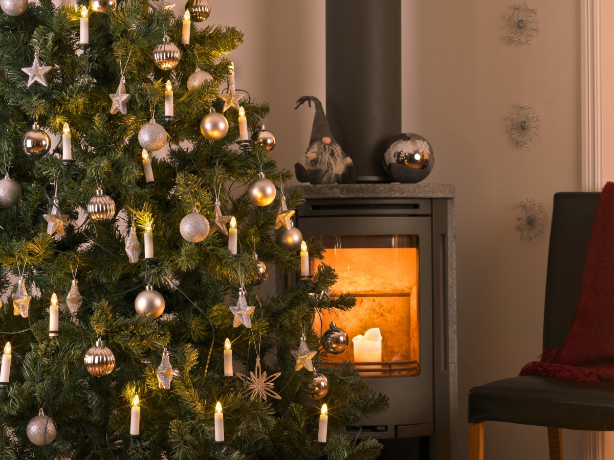 Julgransbelysning varmvit 35LED 27m Vit från Konstsmide - Slingan &auml;r 27,2 meter l&aring;ng med 80 cm mellan varje ljus.