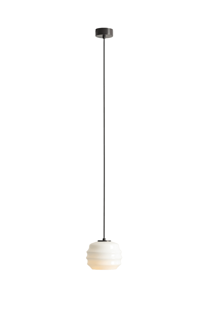 Puff Ø16 Mörkbrun taklampa från Artera - Puff &auml;r en charmig takpendel som kombinerar mjuka former med en modern och stilren design.