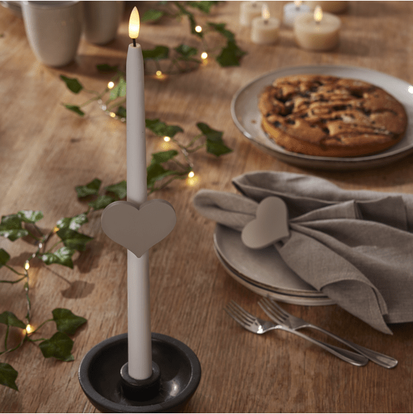 Ljusmanchett 2-pack Beige från Star Trading - &Auml;ndra utseende och dekorera din adventsljusstake eller LED-ljus med dessa julinspirerande dekorationer.