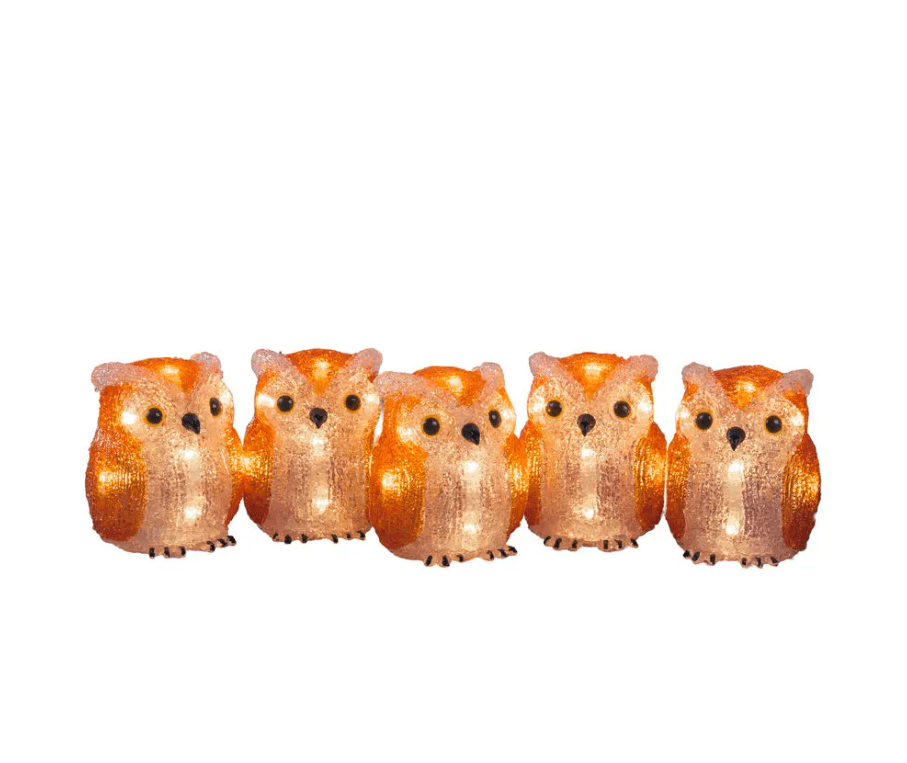 Ugglefamilj 40 LED Orange från Konstsmide - Ljusslingan &auml;r tillverkad i t&aring;lig akrylplast och lyser upp med 40st varmvita LED-lampor &ndash; perfekt f&ouml;r b&aring;de inom- och utomhusbruk.