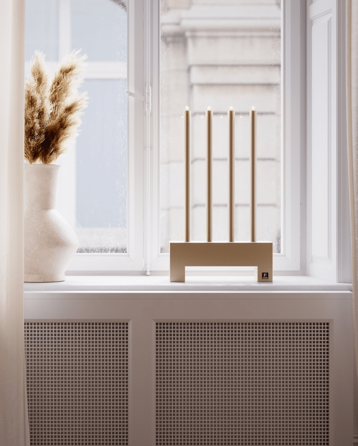 Twinkle Guld från By Rydéns - Med en h&ouml;jd p&aring; 50 cm och en l&auml;ngd p&aring; 30 cm kommer Twinkle dra till sig uppm&auml;rksamhet i vilken milj&ouml; som helst.