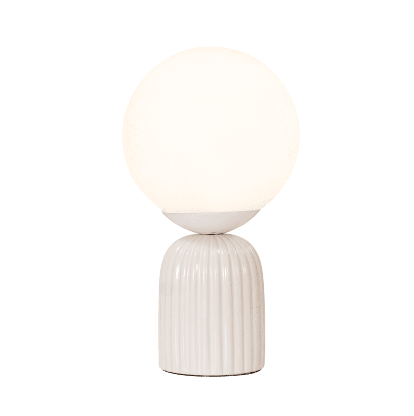 Globe 28cm Off-white bordslampa från Pixie Design - Globe bordslampa i keramik och glas &auml;r en stilren och modern inredningsdetalj som passar perfekt i alla typer av milj&ouml;er.