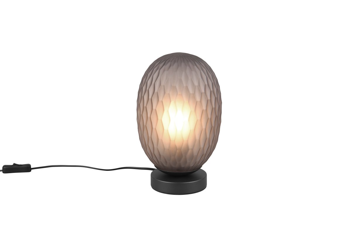 Facette 28cm Rökgrå bordslampa från Trio Lighting - Med sin harmoniska f&auml;rgnyans i r&ouml;kgr&aring;tt blir Facette en dekorativ och funktionell belysning som lyfter inredningen och skapar en varm atmosf&auml;r i ditt hem.