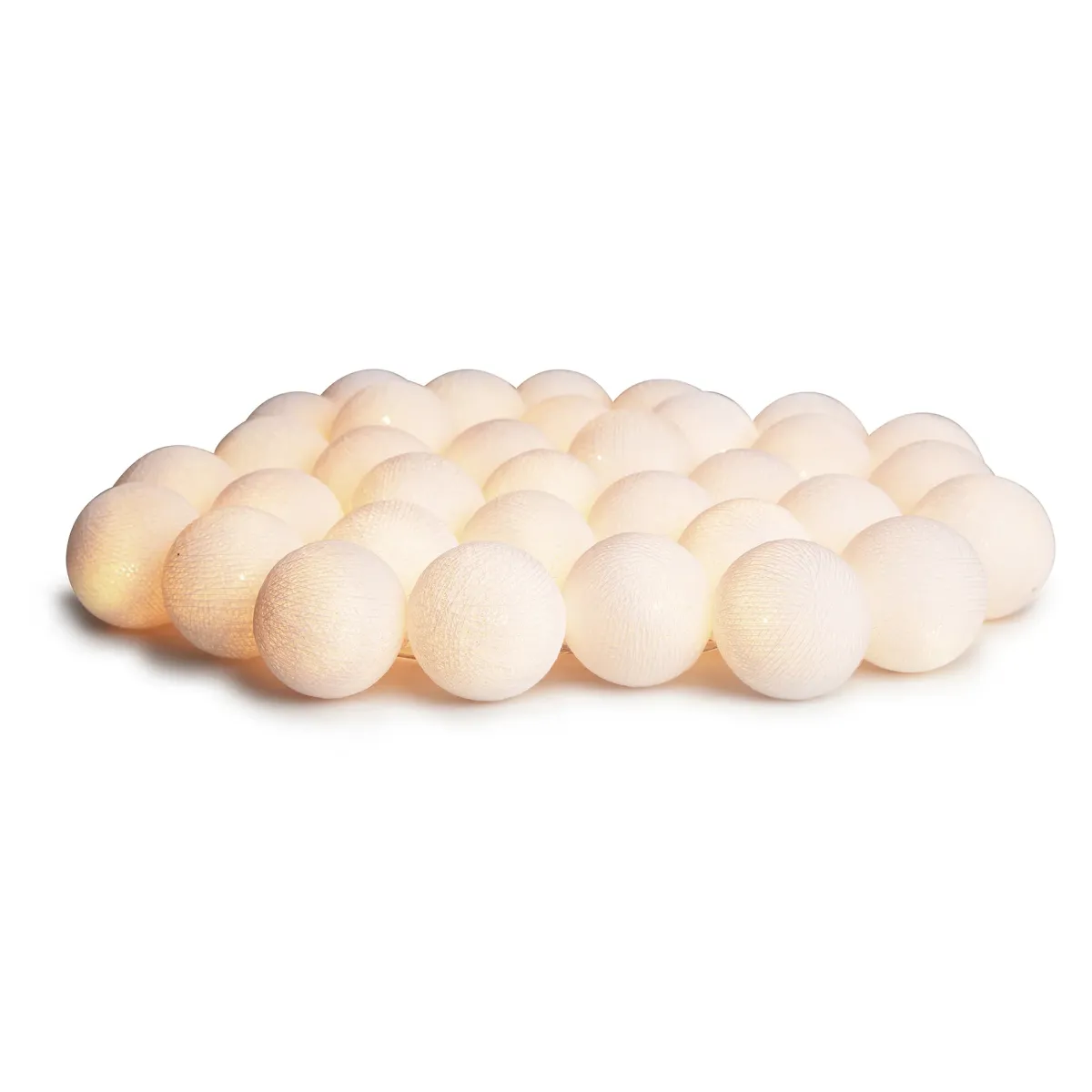 Irislights Pure white 20 bollar Vit från Irislights - Slingan kommer med handgjorda bollar i bomull och polyestertr&aring;d och ger ifr&aring;n sig ett mysigt sken n&auml;r den &auml;r t&auml;nd.
