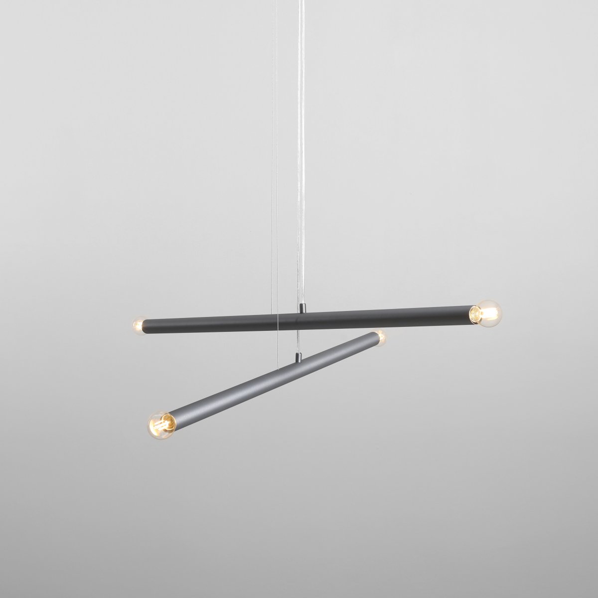 Tubo 4 100cm Stål taklampa från Artera - Tubo 4 &auml;r en modern takpendel med en stilren och minimalistisk design.