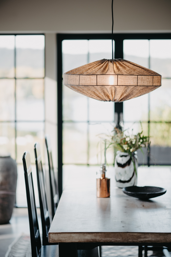Alba skärm exkl. upphäng Ø58 Brun taklampa från Alde & Lind - Med linnetyget i en gr&aring;/brun f&auml;rg f&aring;r lampsk&auml;rmen Alba ett sofistikerat och elegant uttryck.
