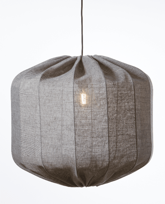 Dester skärm exkl. upphäng Ø58 Brun taklampa från Alde & Lind - Linnetyget ger lampsk&auml;rmen Dester ett sofistikerat och elegant uttryck.