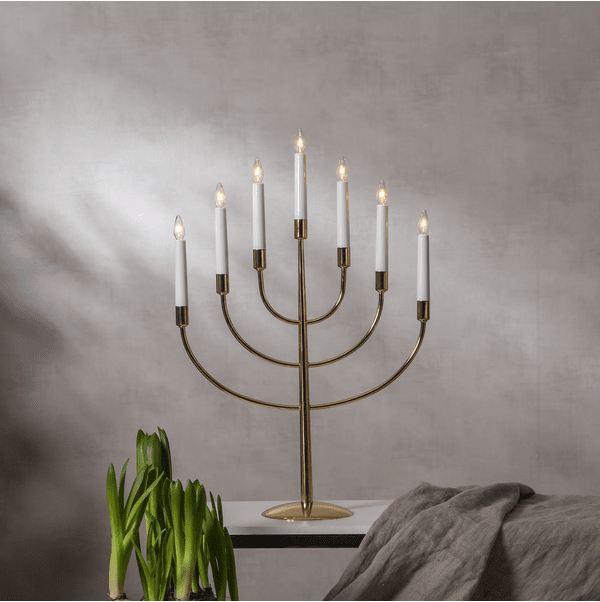 Titus Mässing från Star Trading - &nbsp;Levereras med 1,8m vit sladd, str&ouml;mbrytare och stickkontakt.