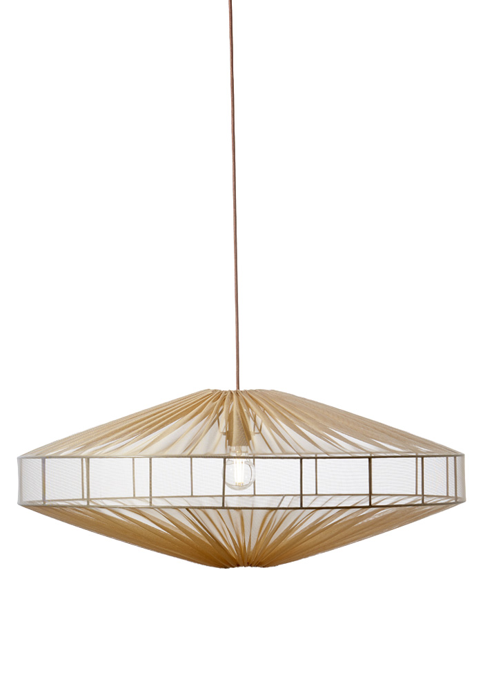 Alba skärm exkl. upphäng Ø78 Ljus orange taklampa från Alde & Lind - Med det semitransparenta tyget i en korall/ljus orange f&auml;rg f&aring;r lampsk&auml;rmen Alba ett sofistikerat och elegant uttryck.