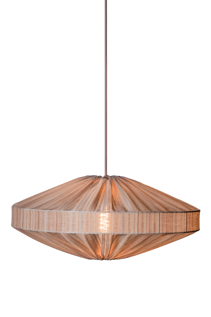 Alba Rand skärm exkl. upphäng Ø78 Rosa taklampa från Alde & Lind - Den eleganta randen i tyget ger lampsk&auml;rmen Alba ett sofistikerat och elegant uttryck.