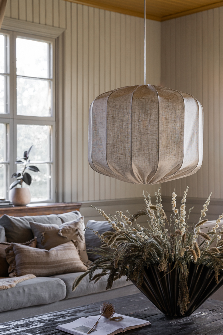 Dester skärm exkl. upphäng Ø58 Natur taklampa från Alde & Lind - Linnetyget ger lampsk&auml;rmen Dester ett sofistikerat och elegant uttryck.