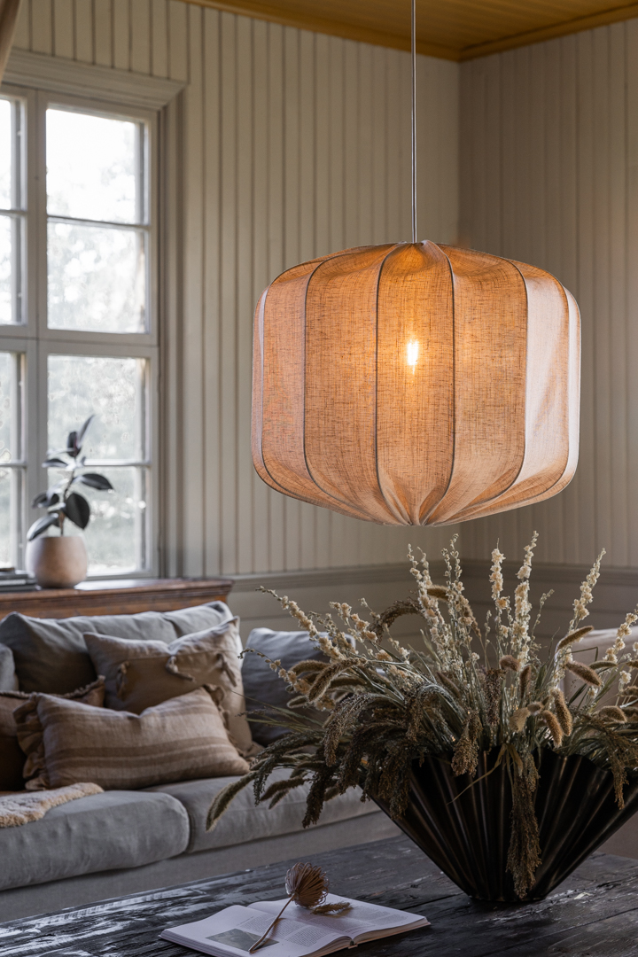 Dester skärm exkl. upphäng Ø58 Natur taklampa från Alde & Lind - Linnetyget ger lampsk&auml;rmen Dester ett sofistikerat och elegant uttryck.