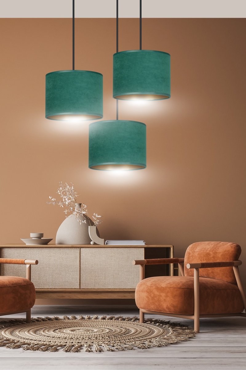 Hilde Ø50 Grön taklampa från Emibig Lighting - Den enkla konstruktionen och den eleganta f&auml;rgskalan g&ouml;r Hilde till ett m&aring;ngsidigt val som sm&auml;lter in i m&aring;nga olika rum och stilar.