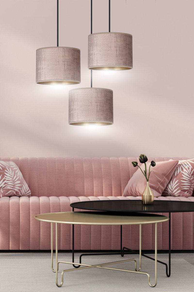 Hilde Ø50 Rosa taklampa från Emibig Lighting - Den enkla konstruktionen och den eleganta f&auml;rgskalan g&ouml;r Hilde till ett m&aring;ngsidigt val som sm&auml;lter in i m&aring;nga olika rum och stilar.