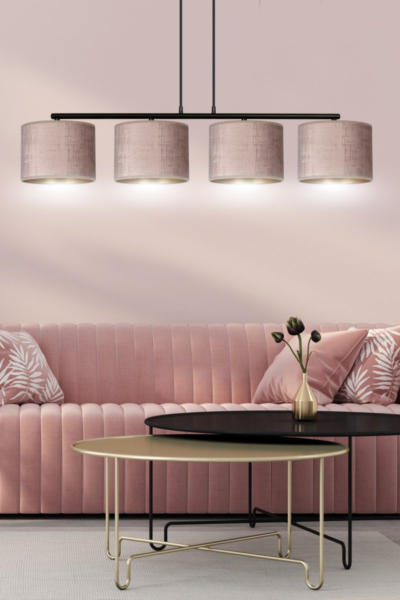 Hilde 100cm Rosa taklampa från Emibig Lighting - Den enkla konstruktionen och den eleganta f&auml;rgskalan g&ouml;r Hilde till ett m&aring;ngsidigt val som sm&auml;lter in i m&aring;nga olika rum och stilar.