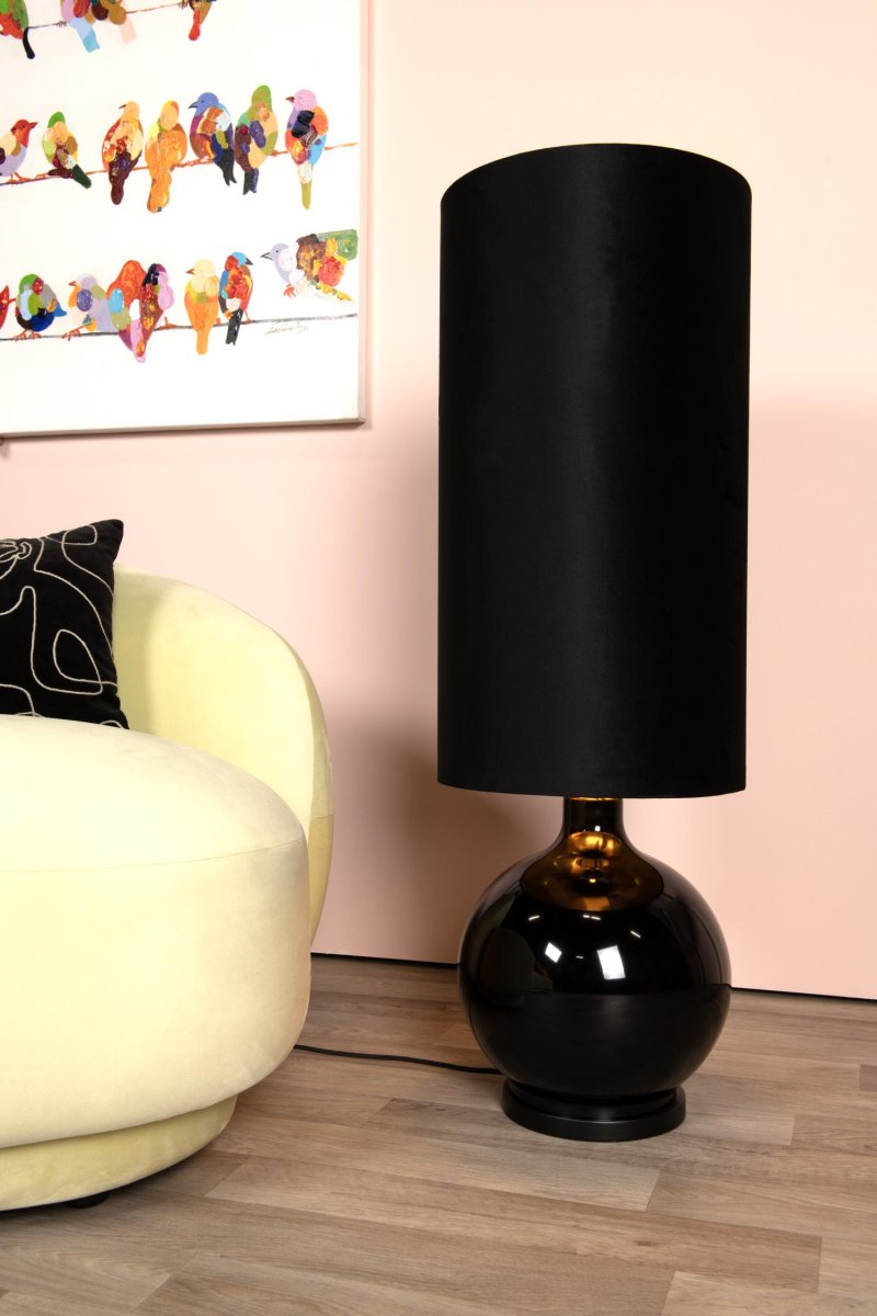 Esterad Svart golvlampa från Lucide - Denna runda golvlampa med en sf&auml;risk bas kommer genast att f&aring; dig att le.