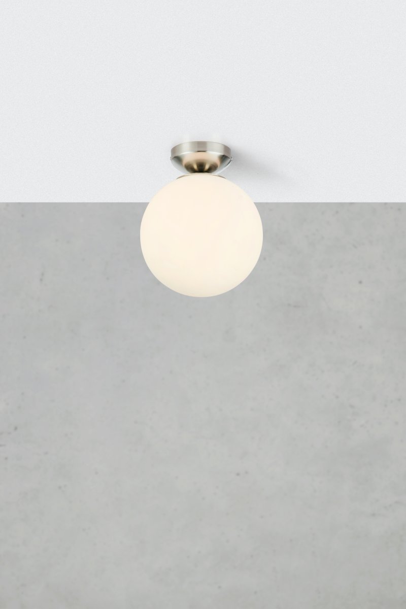 Stintino Ø20 Vit badrumslampa från Markslöjd - Den klassiska formen och det vita glaset ger ett mjukt och behagligt sken.