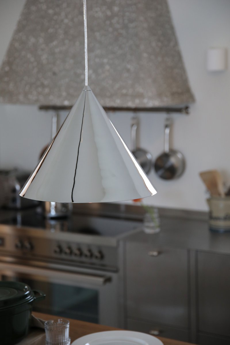 Tip Ø38 Krom taklampa från Markslöjd - Stilren taklampa med sk&auml;rm och takkopp i kromad finish med ett rent och funktionellt formspr&aring;k som passar i b&aring;de moderna och tidl&ouml;sa milj&ouml;er.