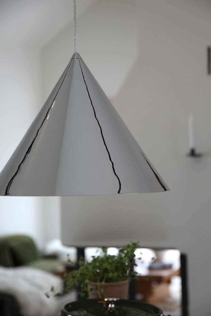 Tip Ø38 Krom taklampa från Markslöjd - Stilren taklampa med sk&auml;rm och takkopp i kromad finish med ett rent och funktionellt formspr&aring;k som passar i b&aring;de moderna och tidl&ouml;sa milj&ouml;er.
