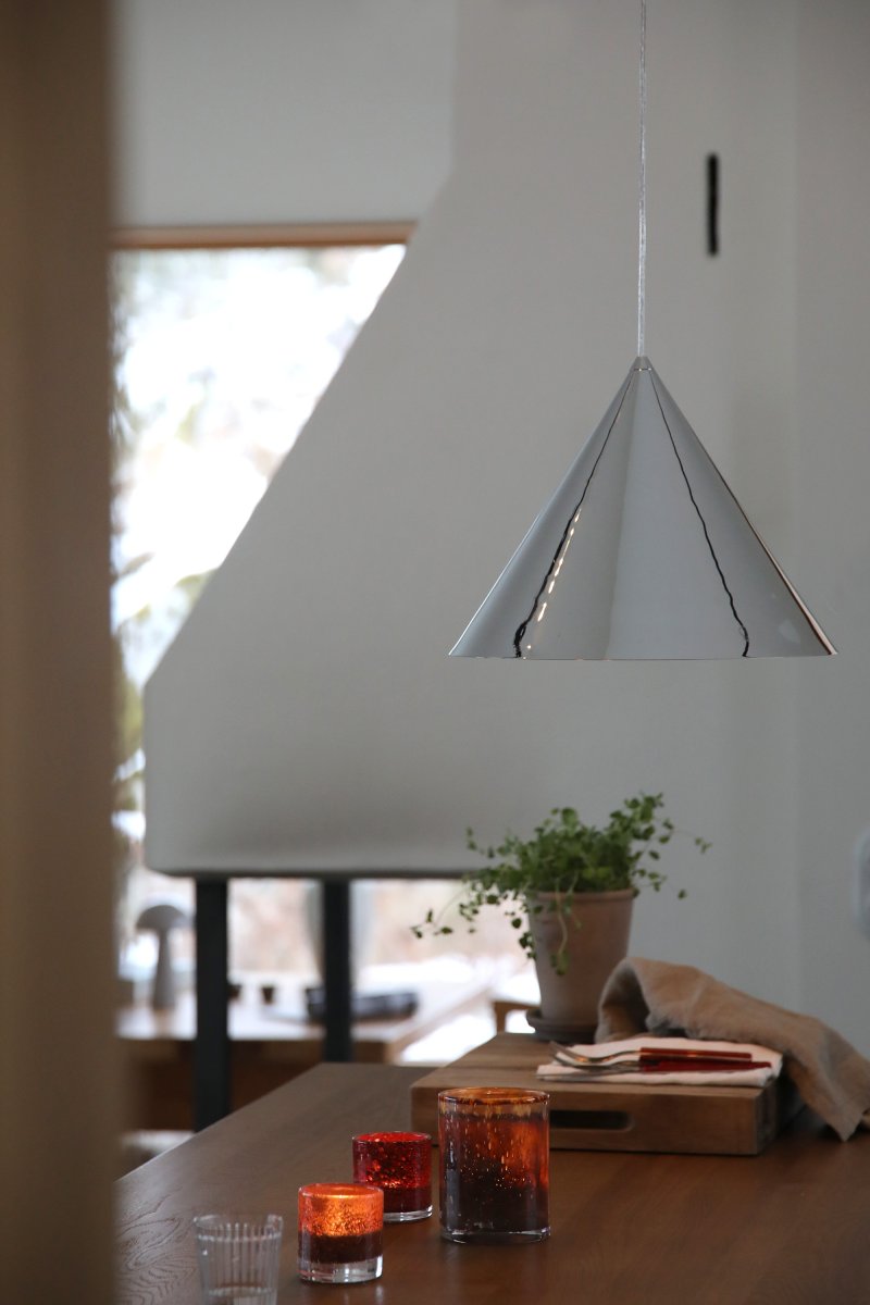 Tip Ø38 Krom taklampa från Markslöjd - Stilren taklampa med sk&auml;rm och takkopp i kromad finish med ett rent och funktionellt formspr&aring;k som passar i b&aring;de moderna och tidl&ouml;sa milj&ouml;er.