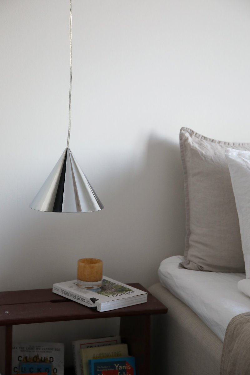 Tip Ø20 Krom taklampa från Markslöjd - Stilren taklampa med sk&auml;rm och takkopp i kromad finish med ett rent och funktionellt formspr&aring;k som passar i b&aring;de moderna och tidl&ouml;sa milj&ouml;er.