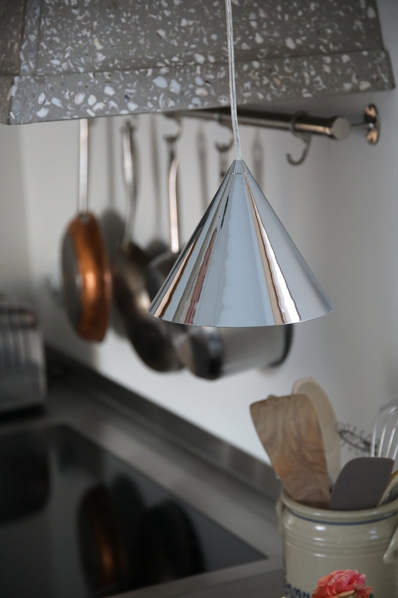 Tip Ø20 Krom taklampa från Markslöjd - Stilren taklampa med sk&auml;rm och takkopp i kromad finish med ett rent och funktionellt formspr&aring;k som passar i b&aring;de moderna och tidl&ouml;sa milj&ouml;er.