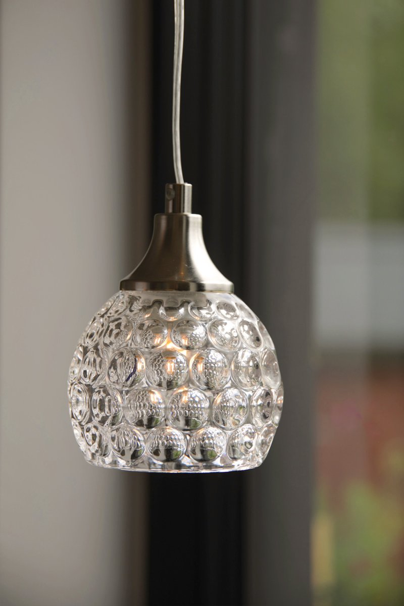 Clear Ø12 Transparent fönsterlampa från Markslöjd - Clear&nbsp;&auml;r en elegant f&ouml;nsterlampa med en dekorativ sk&auml;rm i transparent bubbelglas.