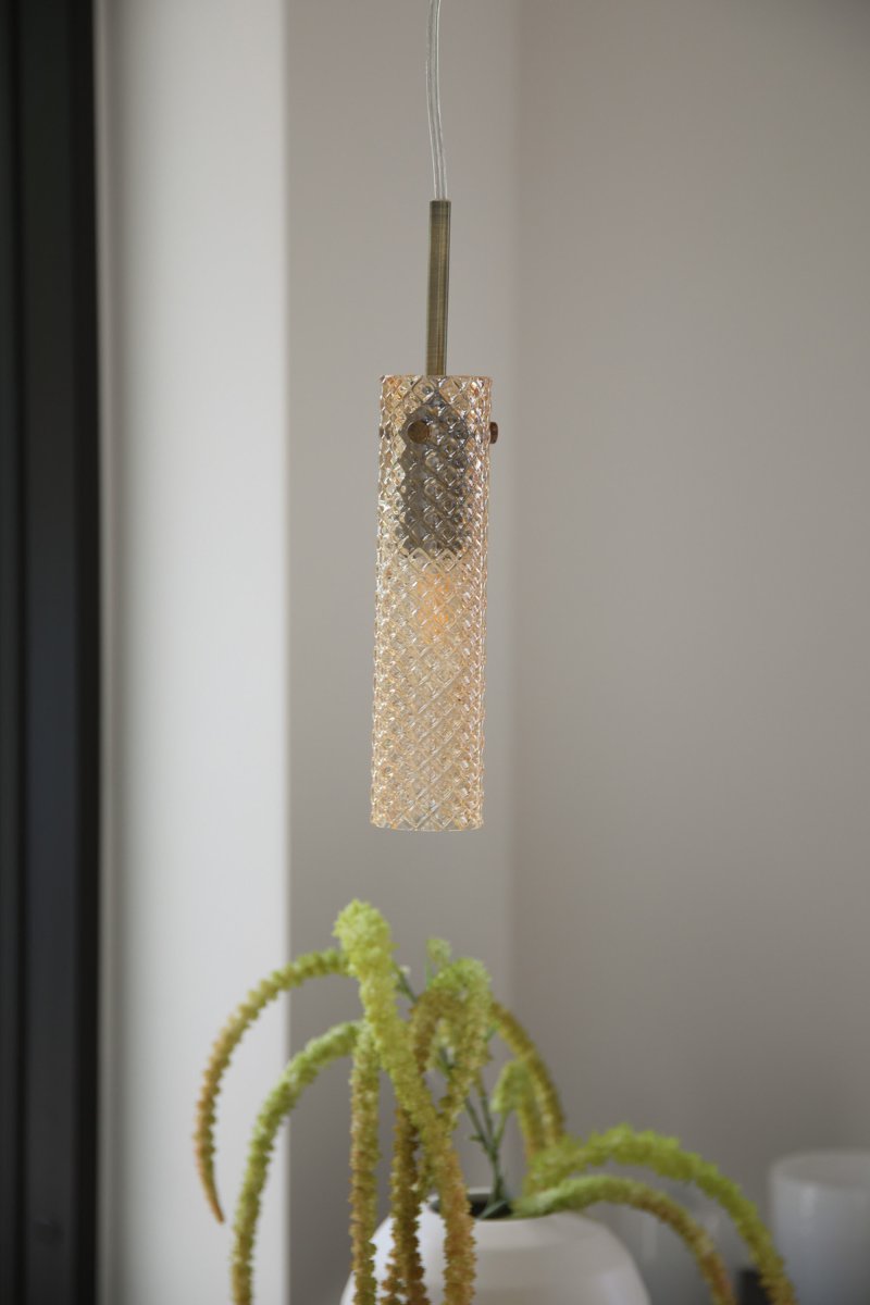 Vibia Ø5 Amber fönsterlampa från Markslöjd - Vibia passar perfekt i f&ouml;nstret d&auml;r den blir en st&auml;mningsfull och dekorativ detalj i rummet.
