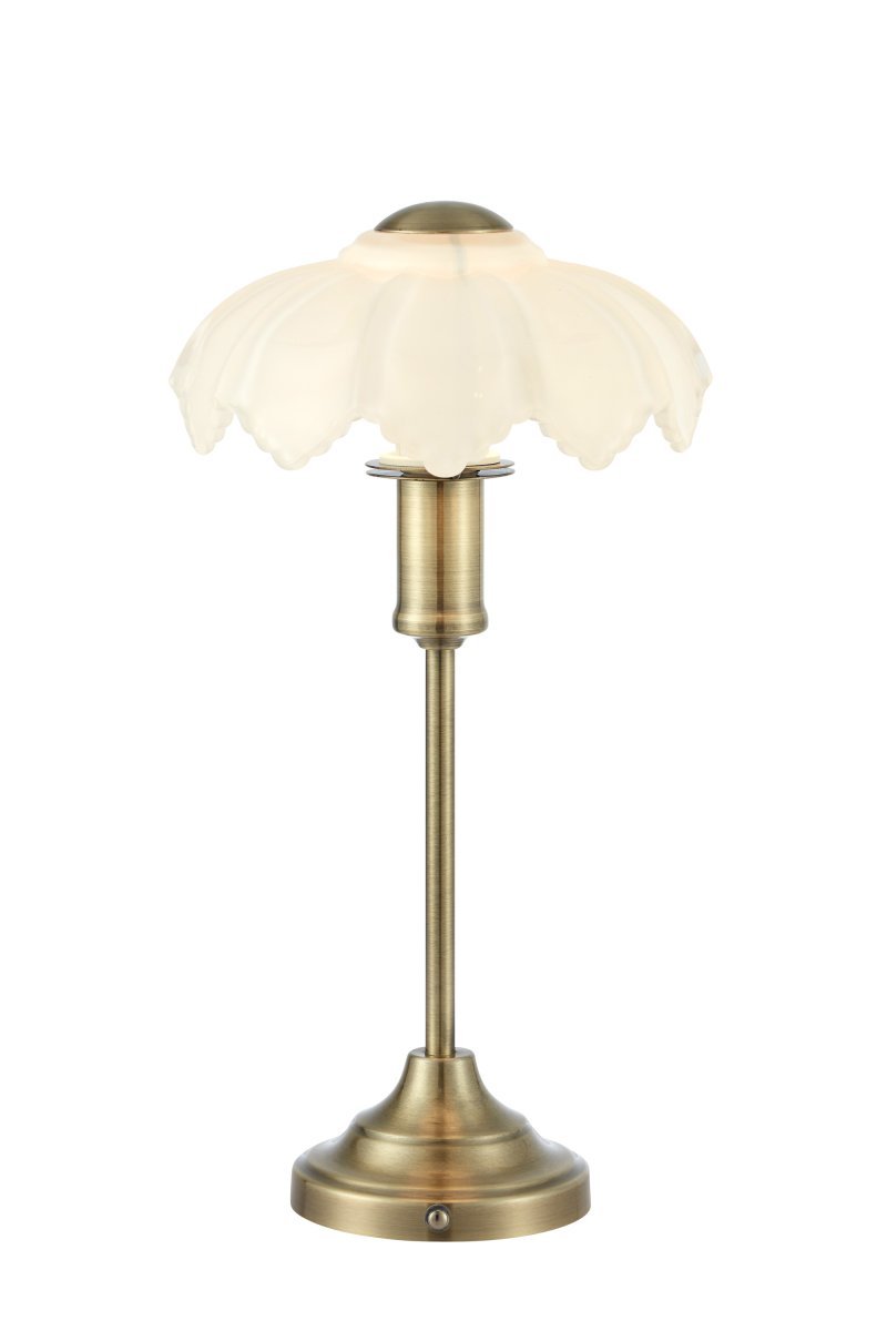 Kurage 35cm Antikmässing/vit portabel från Markslöjd - Kurage &auml;r en elegant portabel bordslampa i metall med antik m&auml;ssingfinish och en dekorativ sk&auml;rm i vitt glas.