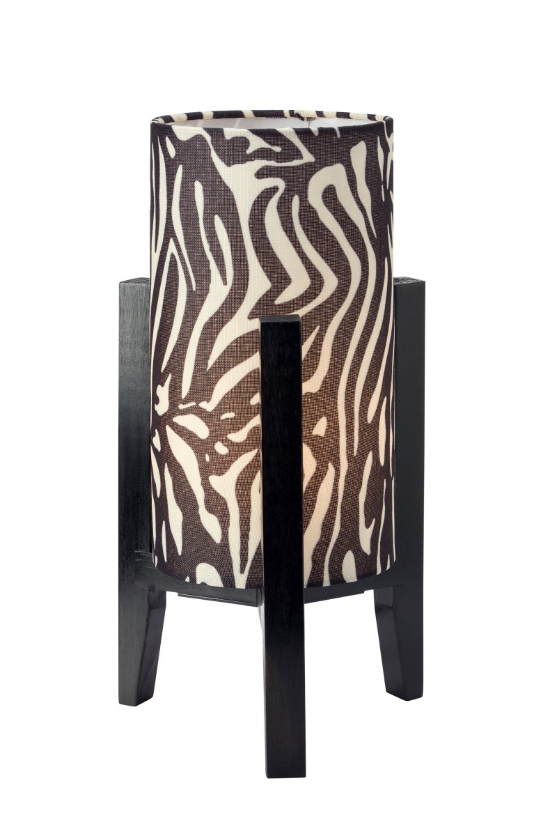 Eruca 34cm Zebra bordslampa från Markslöjd - Lampfoten i svart tr&auml; kombineras med en cylinderformad textilsk&auml;rm i svartvitt zebram&ouml;nster, vilket ger lampan en grafisk och uttrycksfull karakt&auml;r.