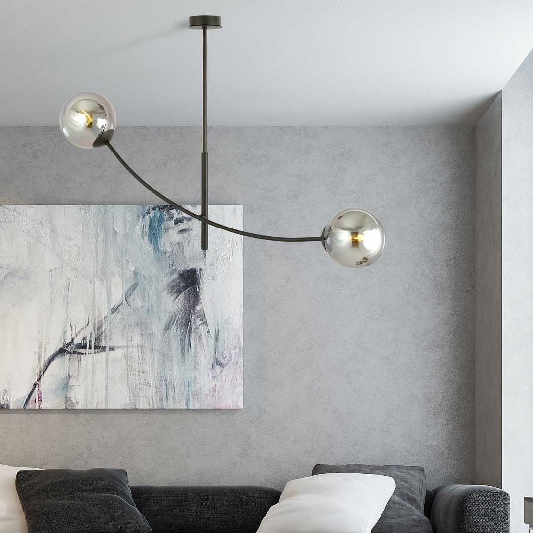 Hunter 83cm Svart/Rökfärgad taklampa från Emibig Lighting - Lampan g&ouml;r sig s&auml;rskilt bra ovanf&ouml;r ett bord eller en k&ouml;ks&ouml;, d&auml;r den skapar en unik och inbjudande atmosf&auml;r.